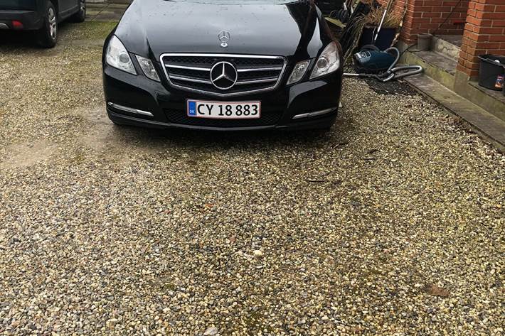Sort Mercedes E-Klasse fra 2012