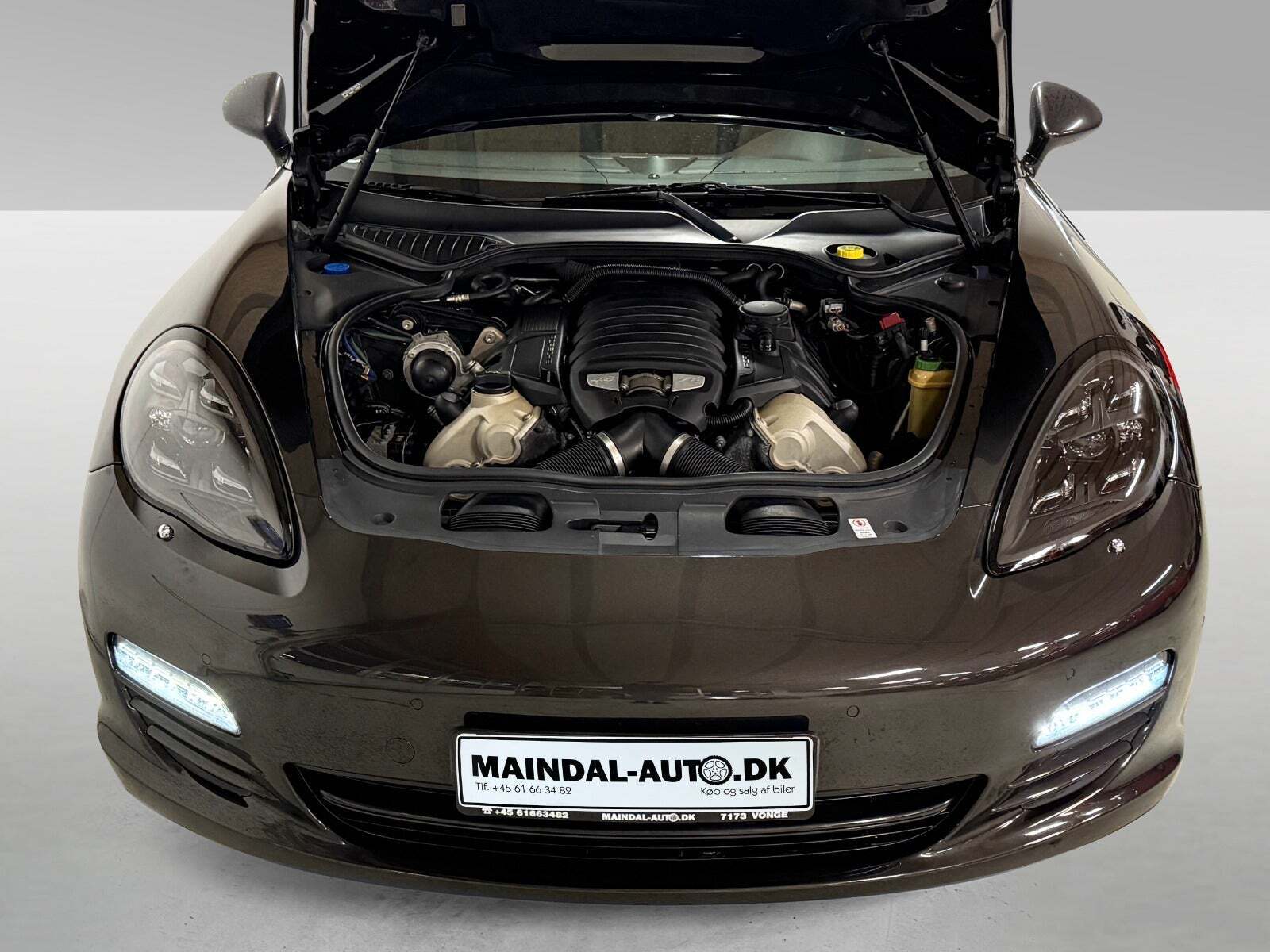 Gul Porsche Panamera S fra 2010