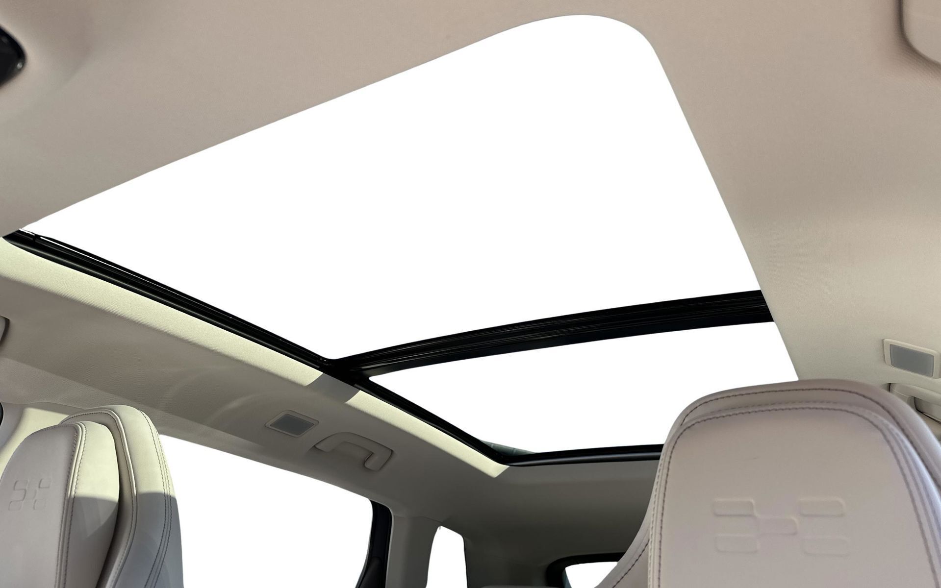 Grå Aiways U5 fra 2025 set indefra