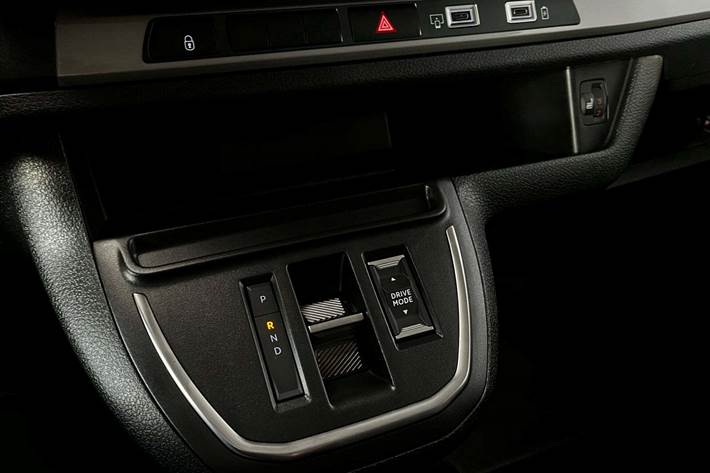 Grå Opel Zafira-e Life fra 2024