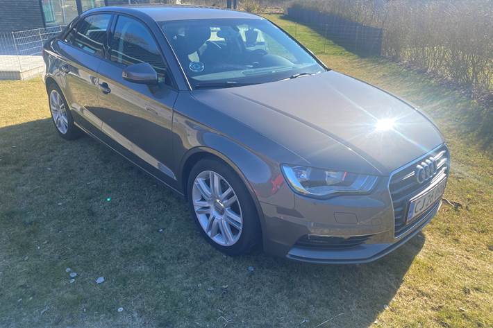 Grå Audi A3 Limousine fra 2015