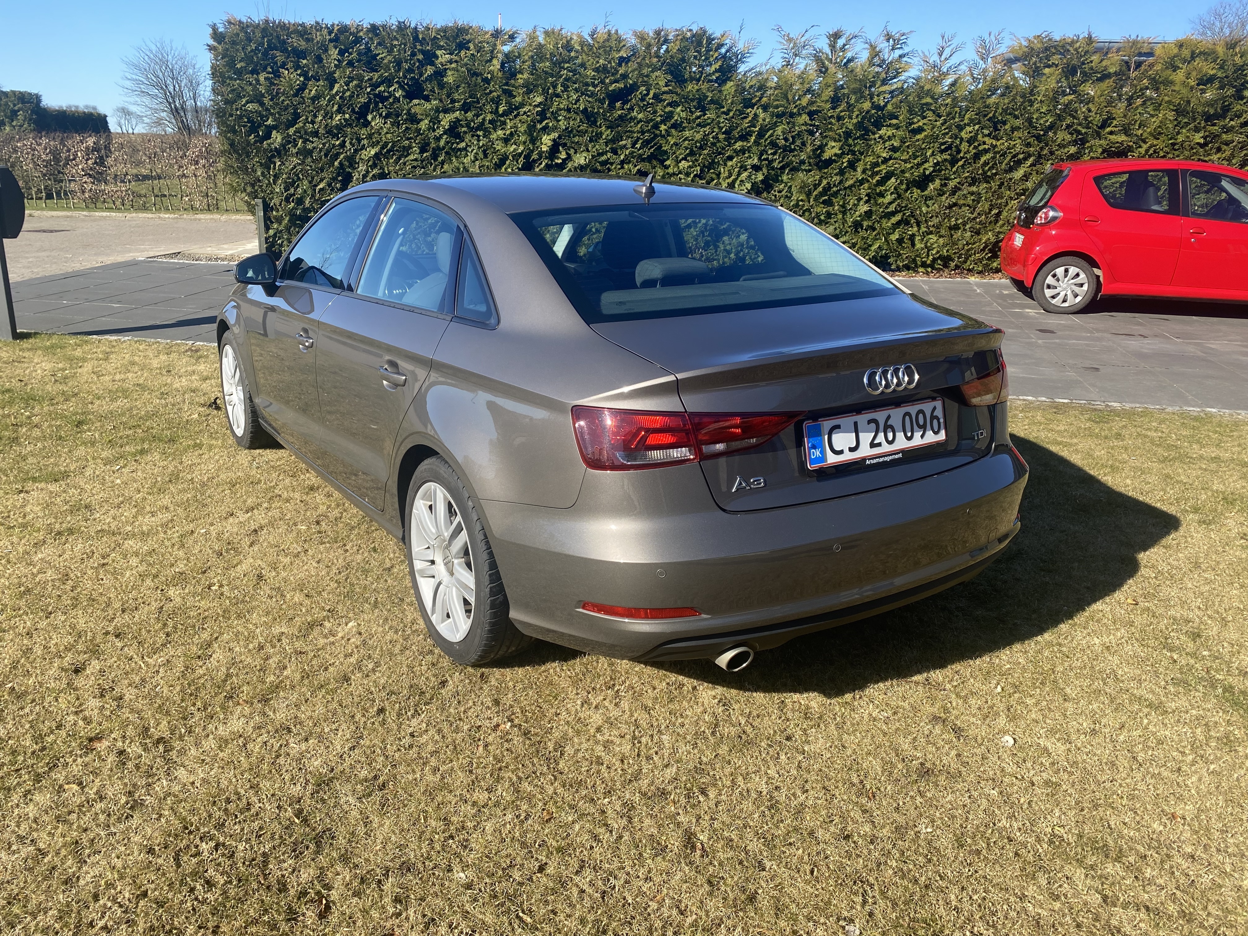 Grå Audi A3 Limousine fra 2015