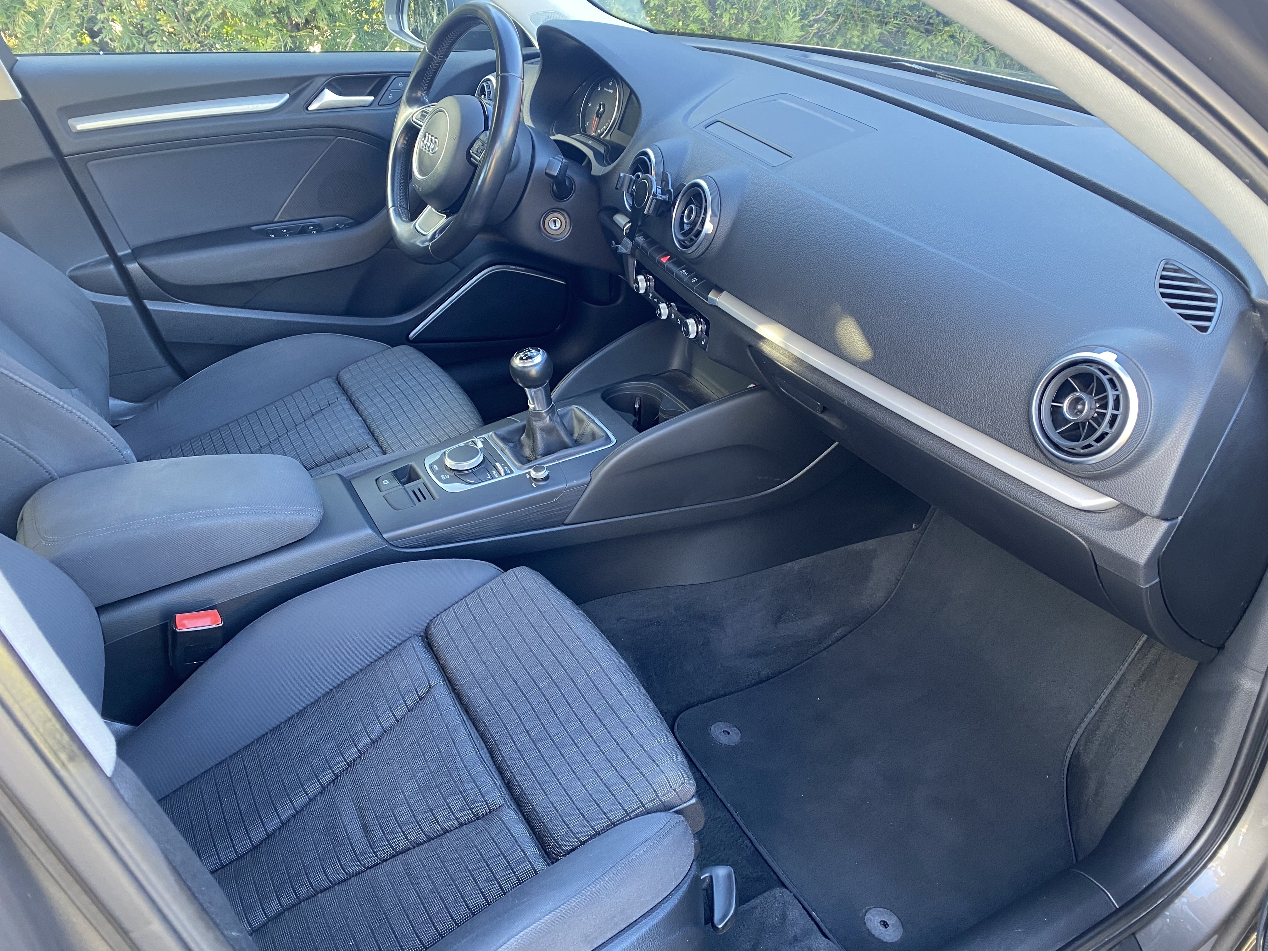 Grå Audi A3 Limousine fra 2015