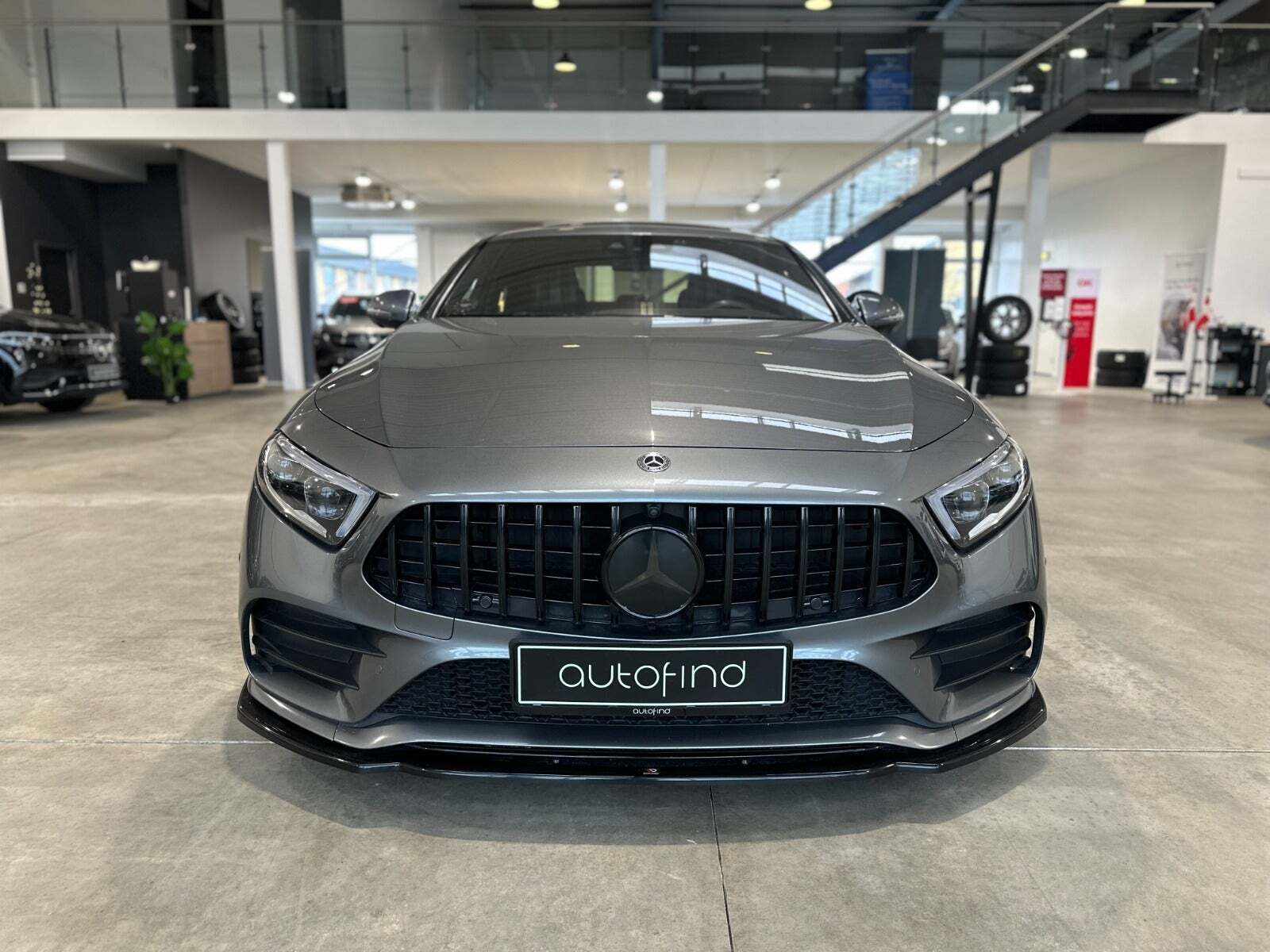 Grå Mercedes CLS400 d fra 2018 set udefra