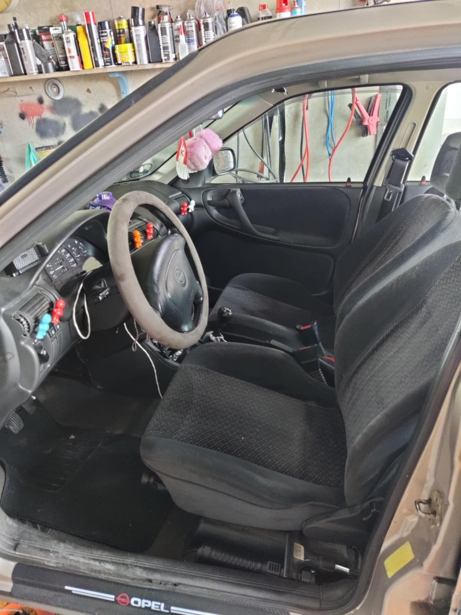 Beige Opel Astra fra 1997