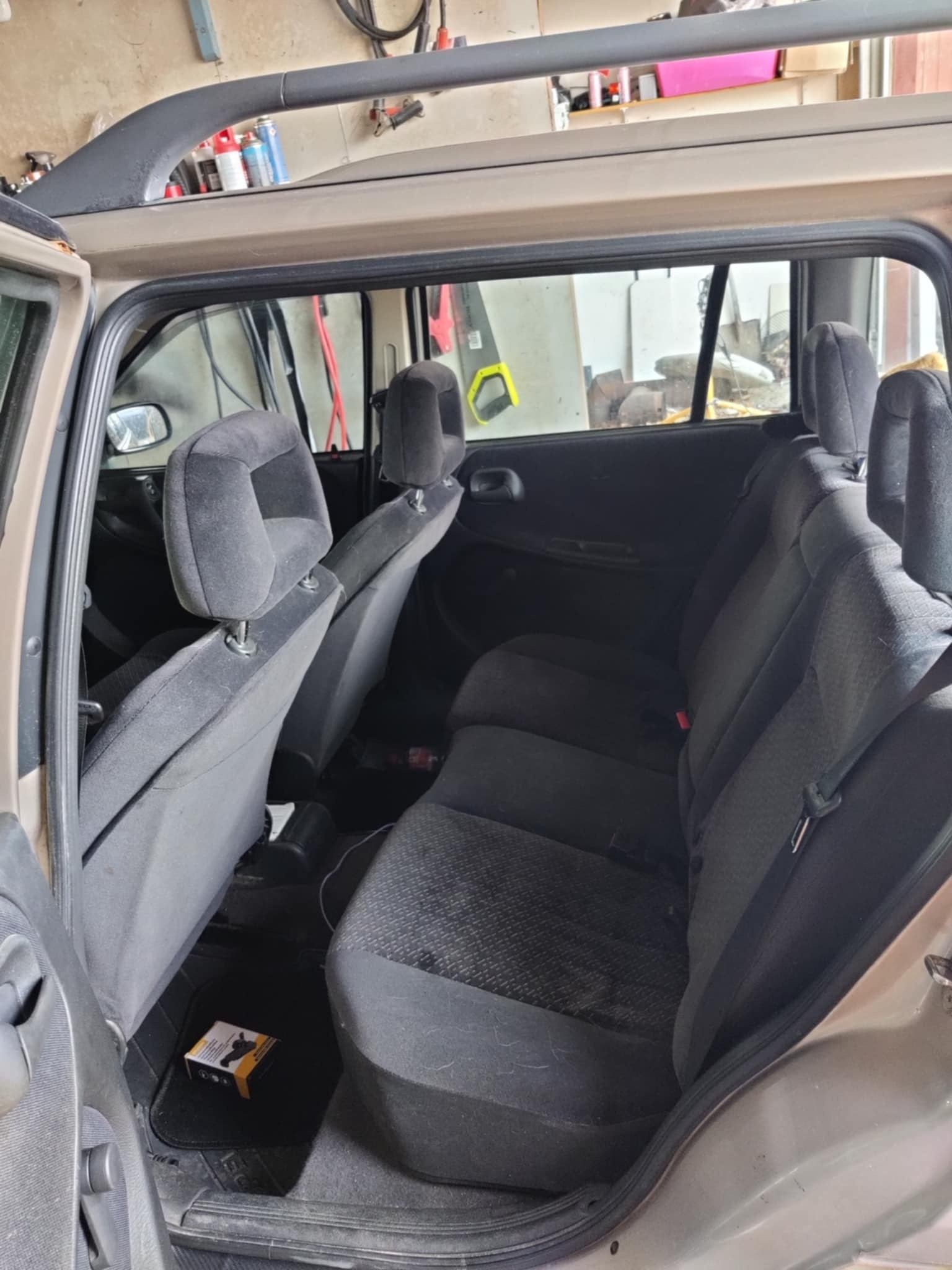 Beige Opel Astra fra 1997