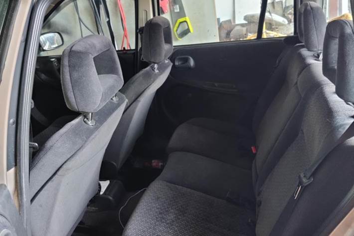 Beige Opel Astra fra 1997