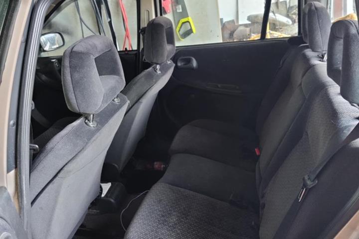 Beige Opel Astra fra 1997