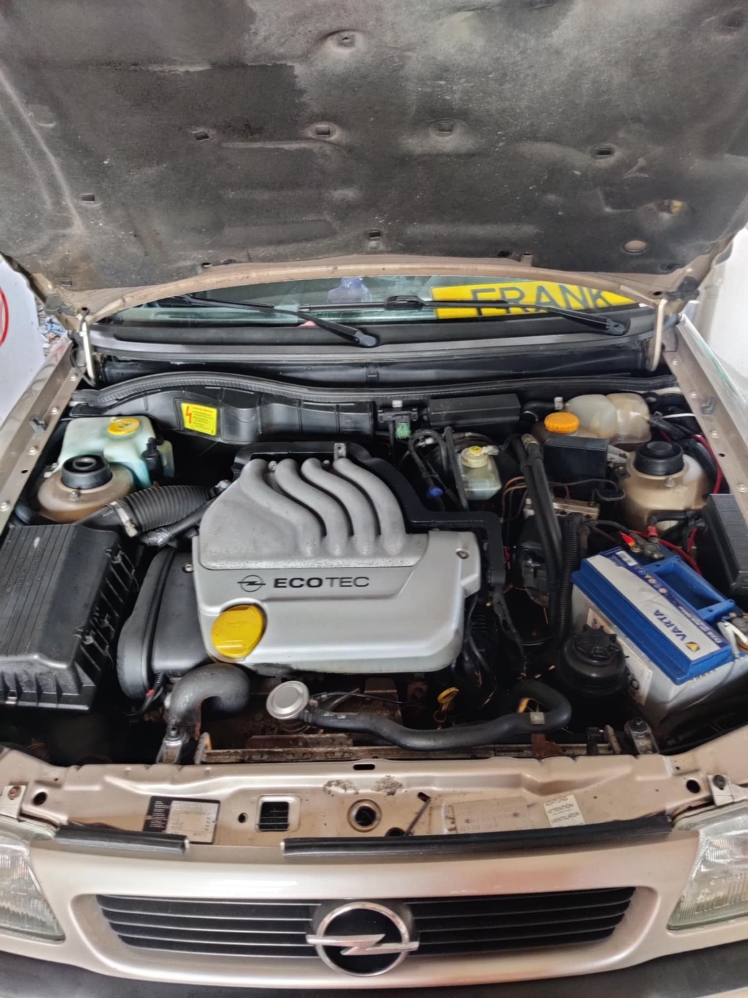 Beige Opel Astra fra 1997