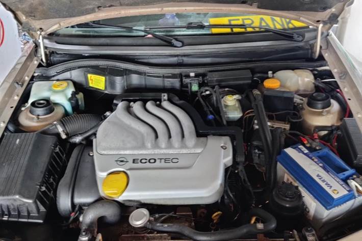 Beige Opel Astra fra 1997