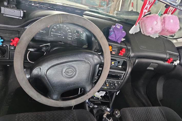 Beige Opel Astra fra 1997