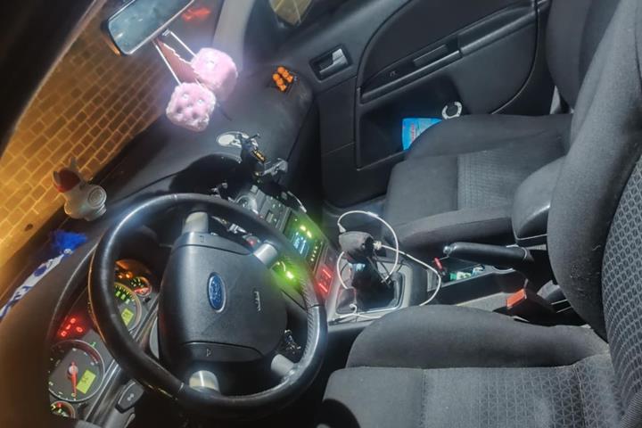 Sort Ford Mondeo fra 2004