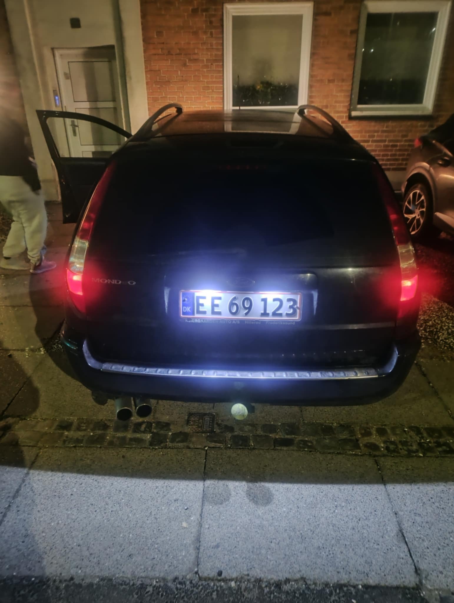 Sort Ford Mondeo fra 2004