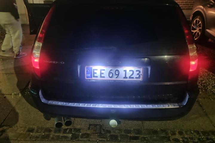 Sort Ford Mondeo fra 2004