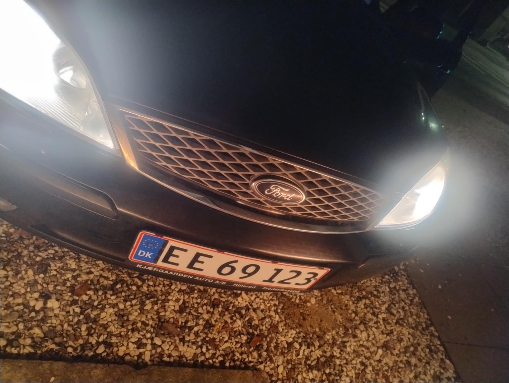 Sort Ford Mondeo fra 2004