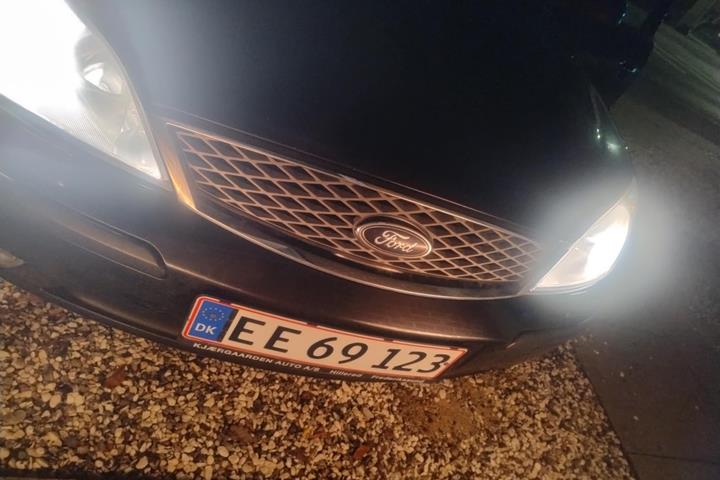 Sort Ford Mondeo fra 2004