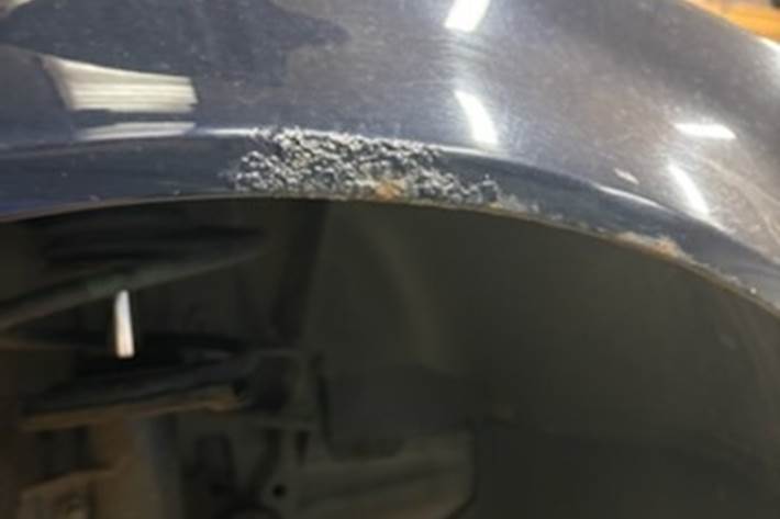 Blå BMW 316 fra 2003