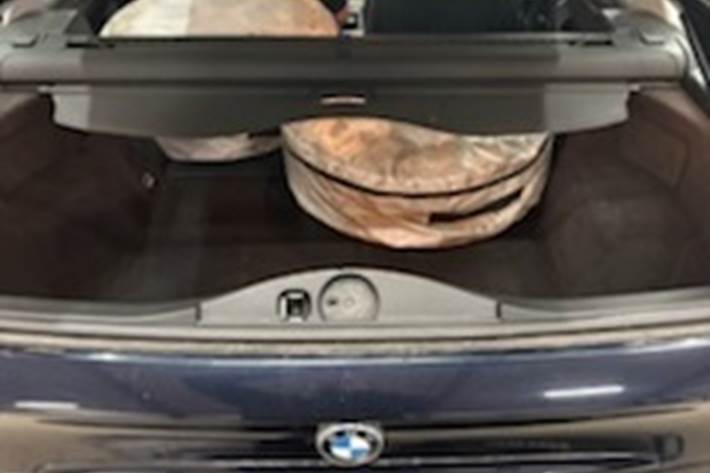 Blå BMW 316 fra 2003