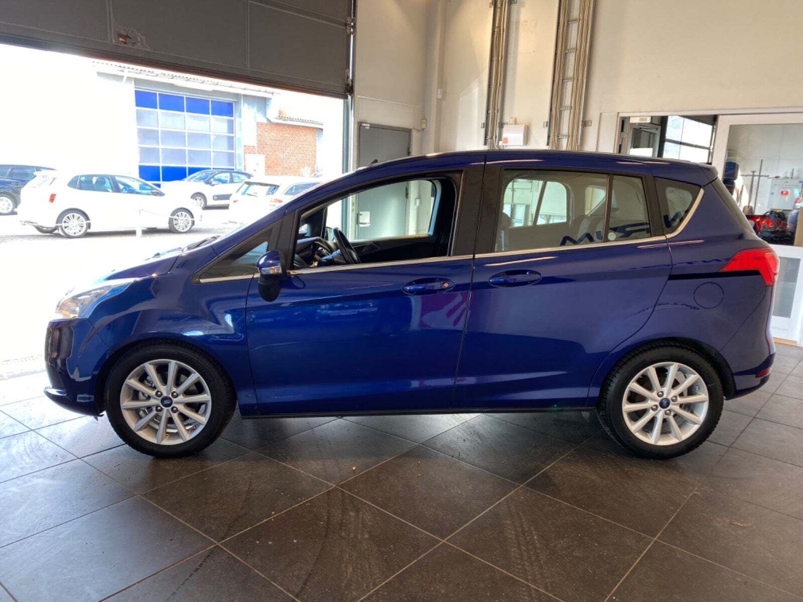 Blå Ford B-MAX fra 2015