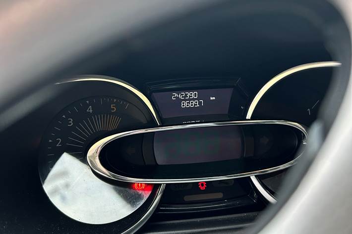 Rød Renault Ny Clio fra 2013