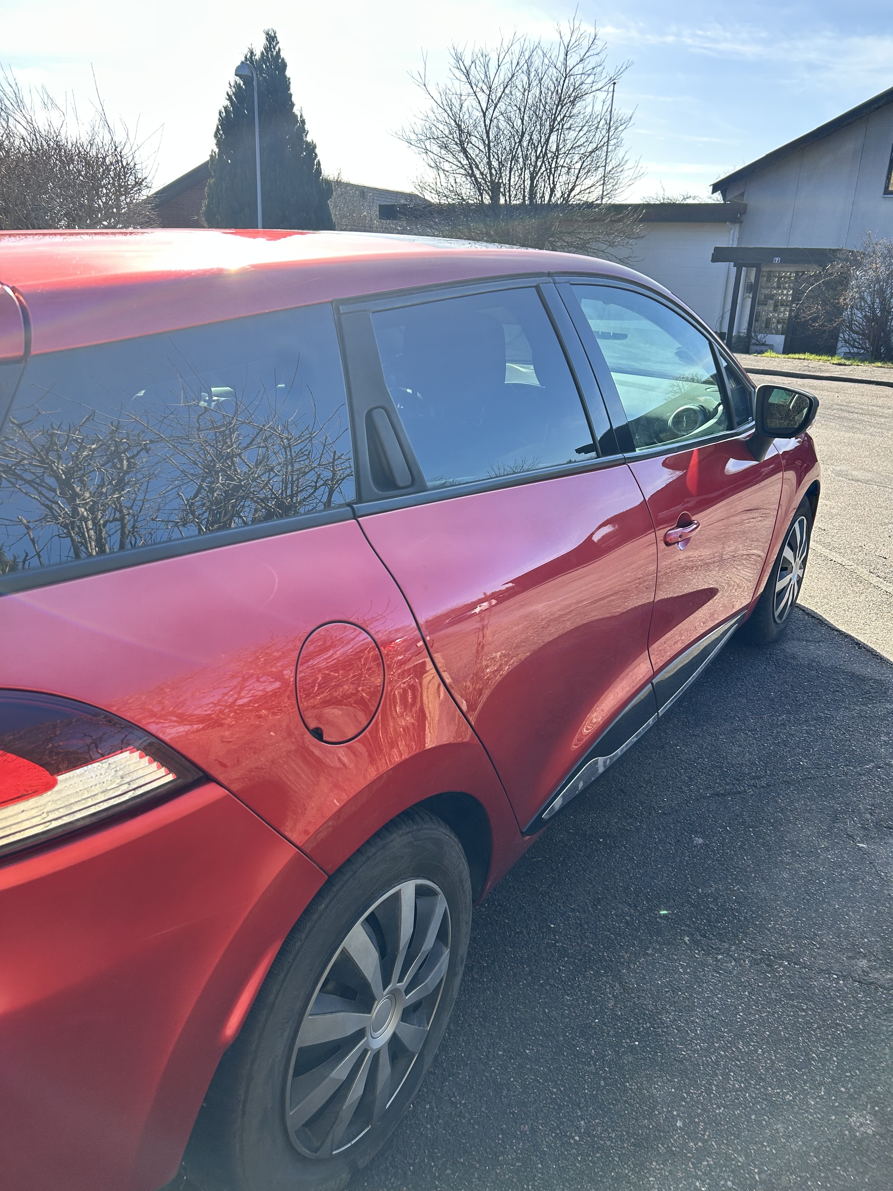 Rød Renault Ny Clio fra 2013