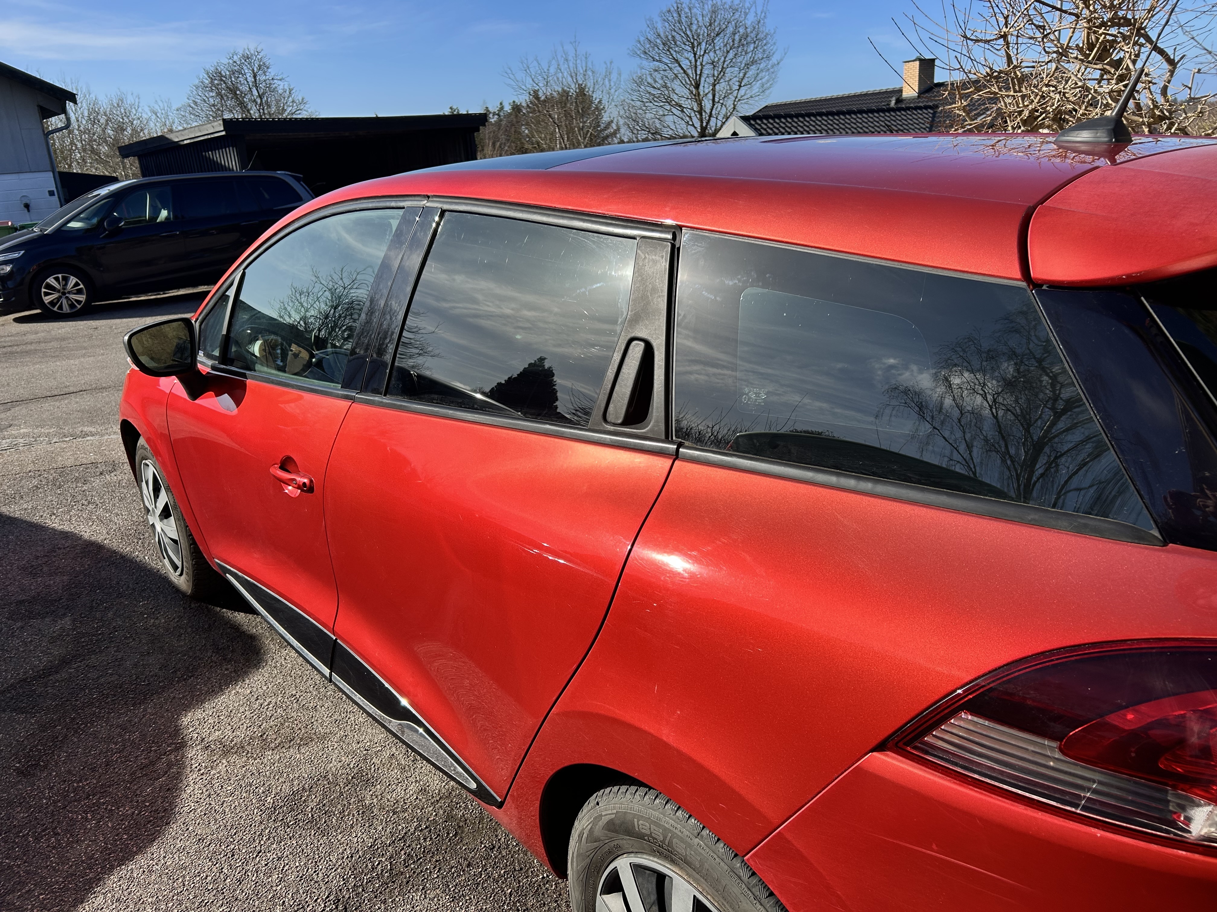 Rød Renault Ny Clio fra 2013