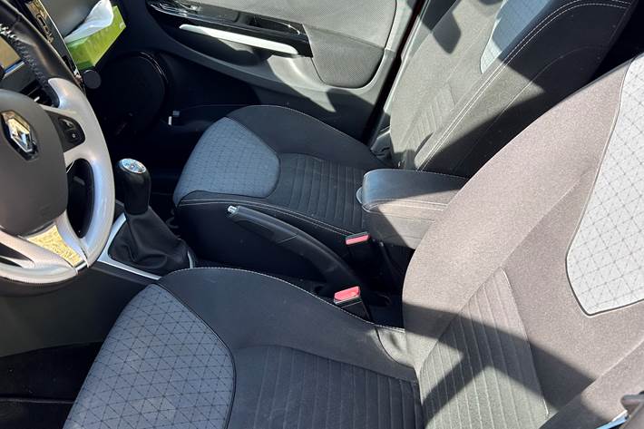 Rød Renault Ny Clio fra 2013