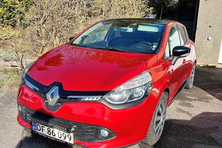 Rød Renault Ny Clio fra 2013