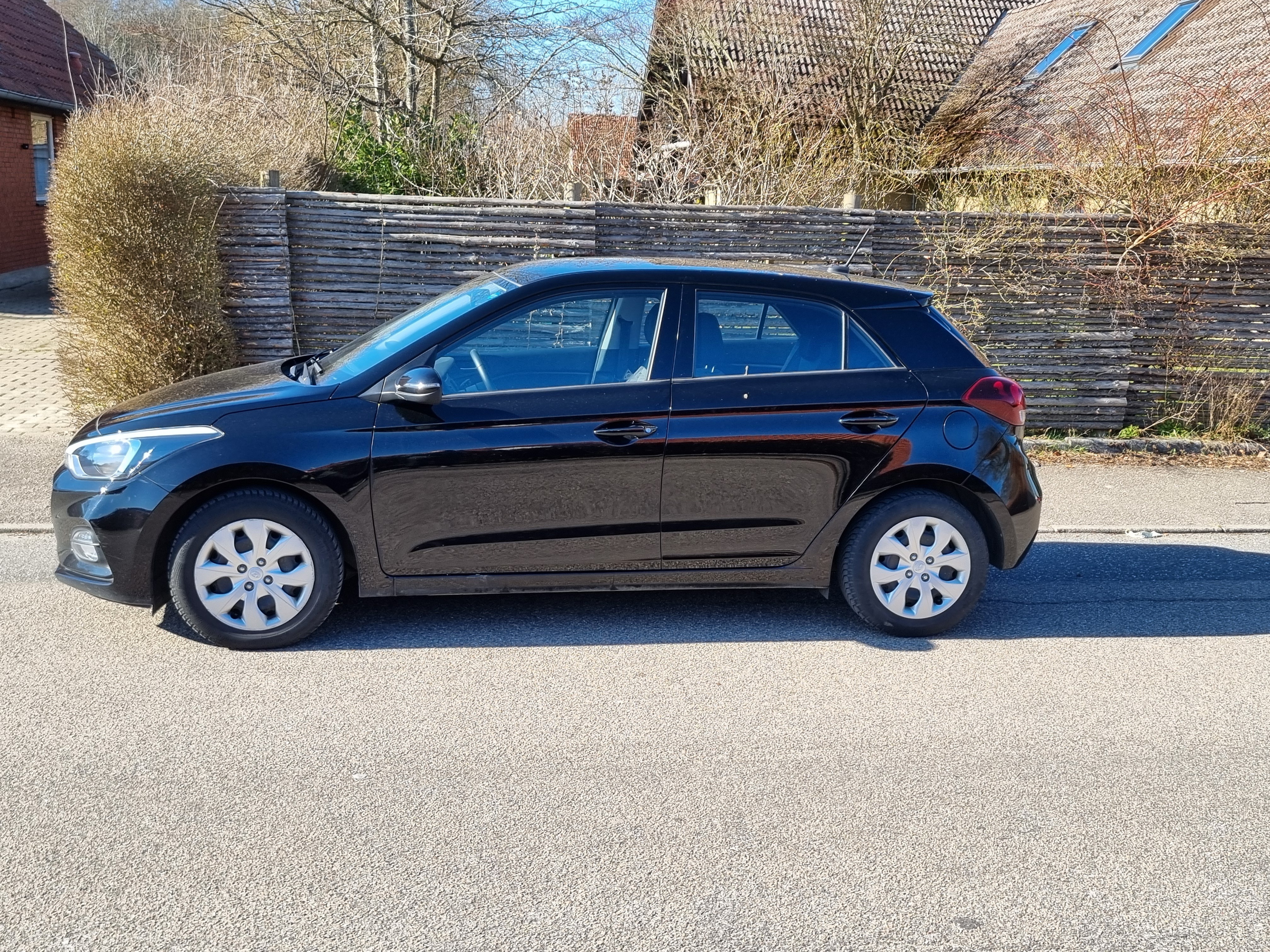 Sort Hyundai i20 fra 2020