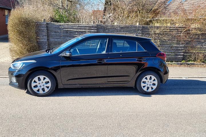 Sort Hyundai i20 fra 2020