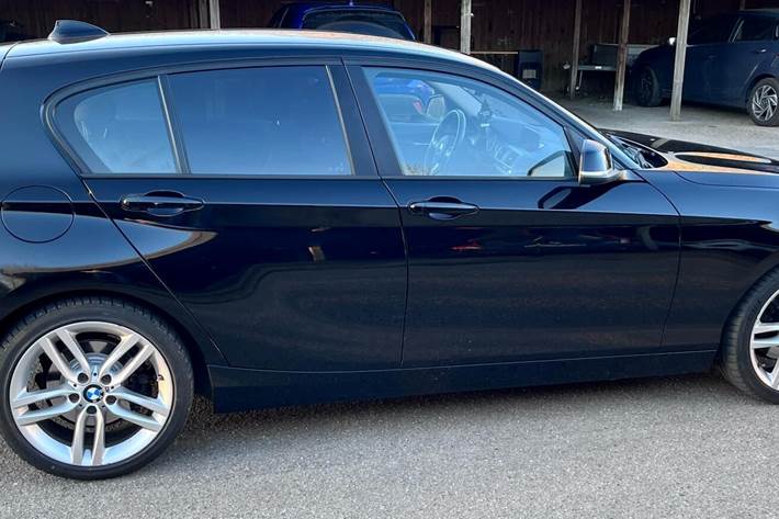 Sort BMW 1-Serie fra 2016