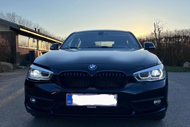 Sort BMW 1-Serie fra 2016