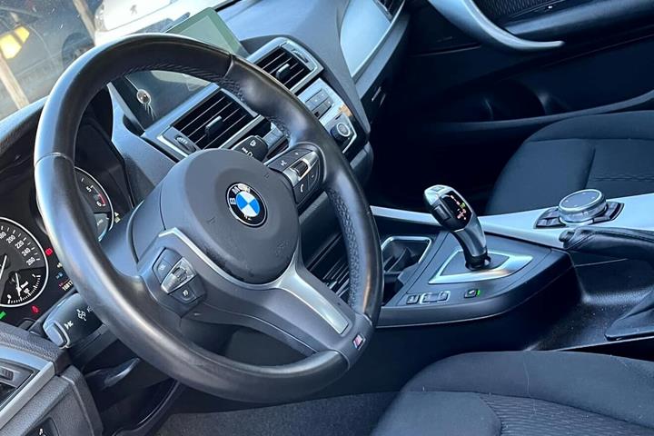Sort BMW 1-Serie fra 2016