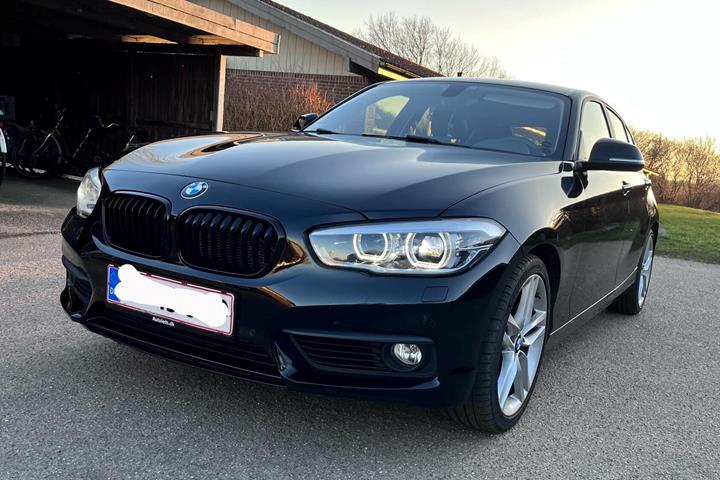 Sort BMW 1-Serie fra 2016