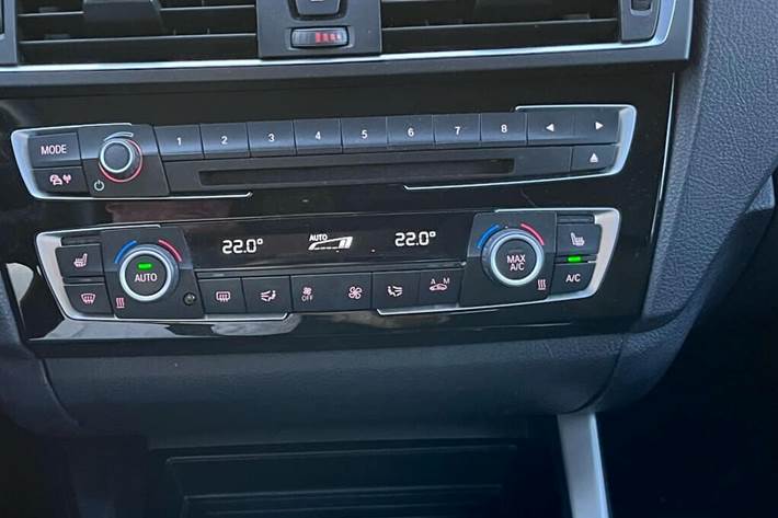 Sort BMW 1-Serie fra 2016