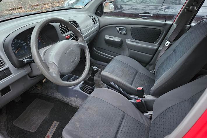 Rød Suzuki Alto fra 2005