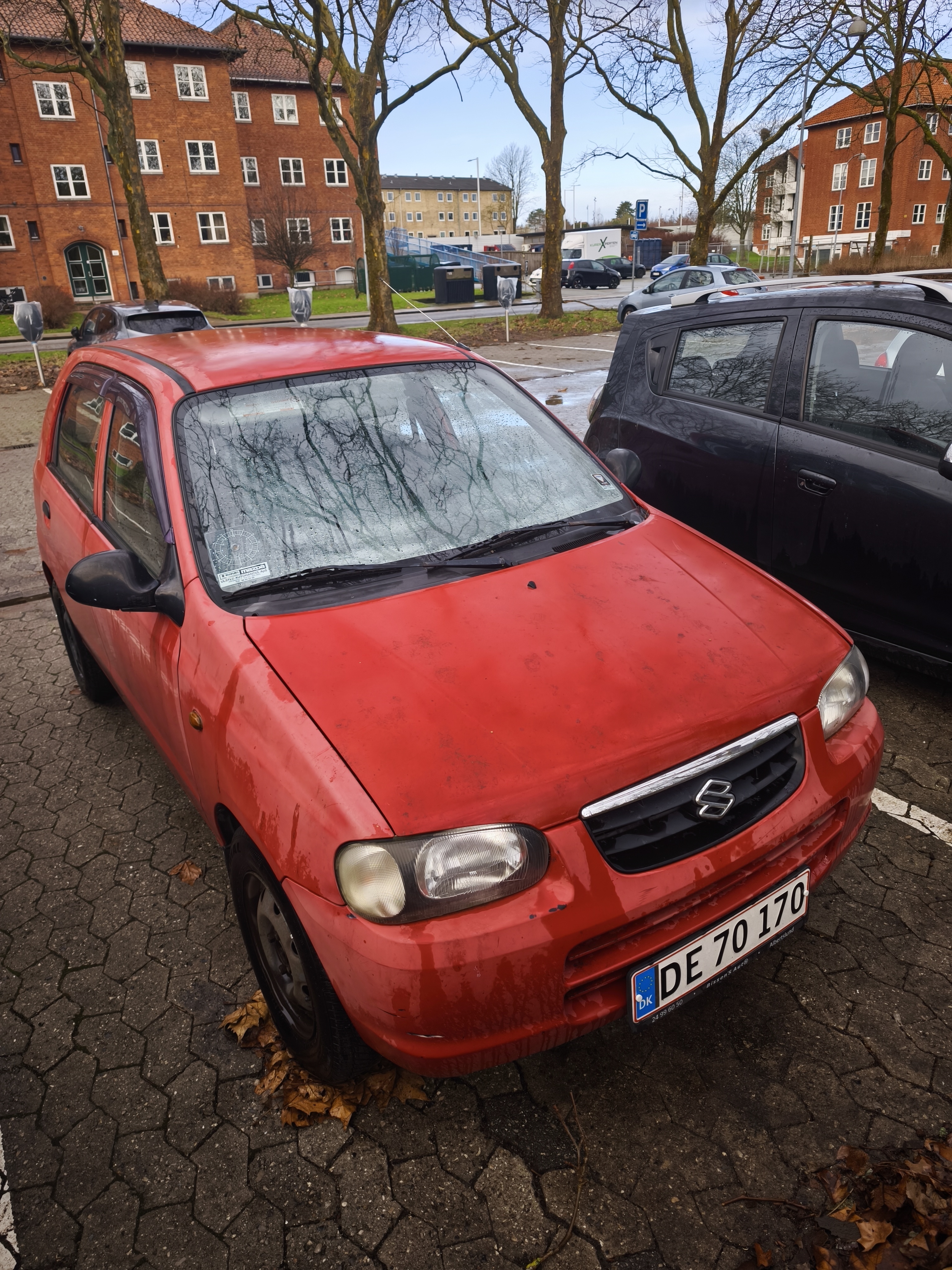 Rød Suzuki Alto fra 2005