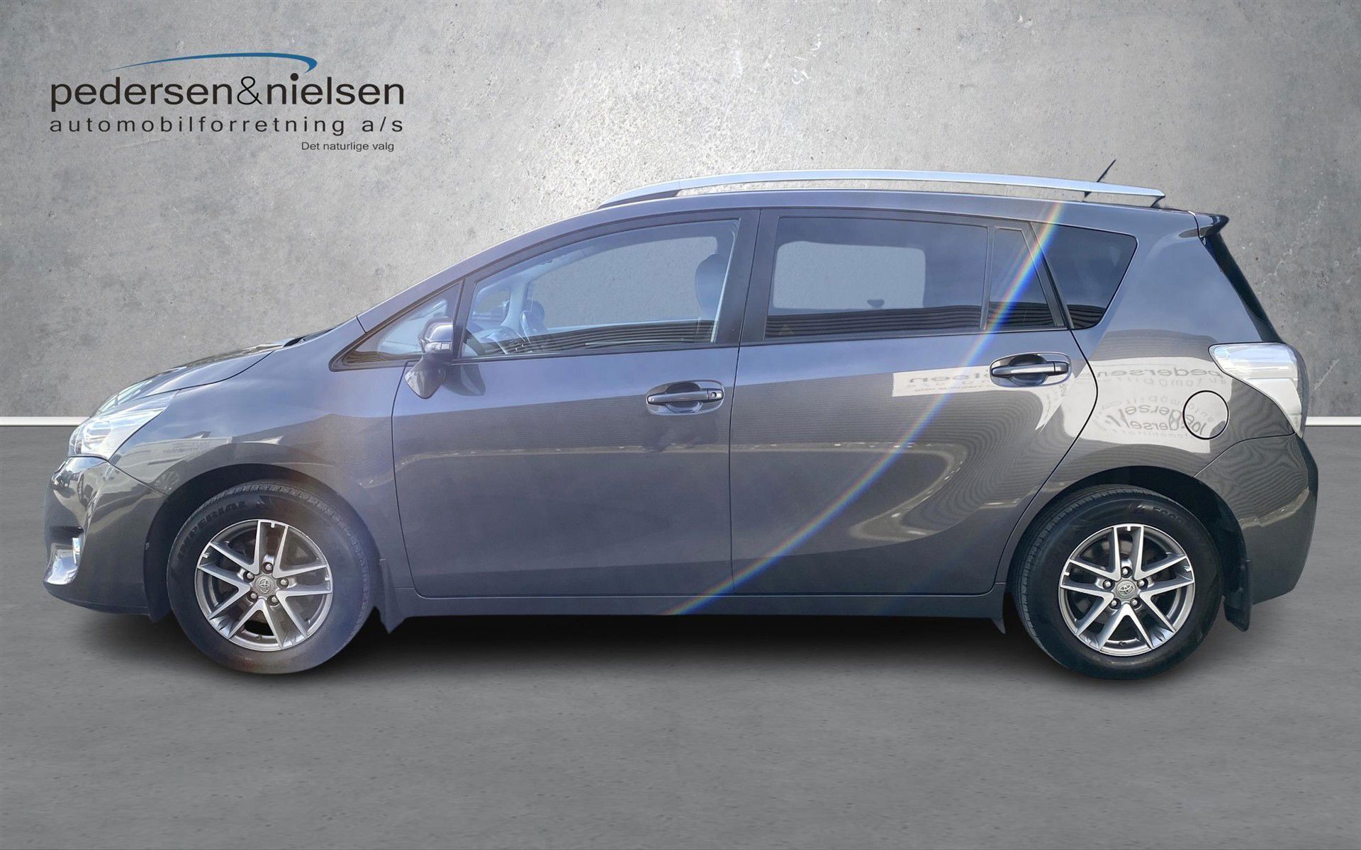 Sort Toyota Verso fra 2015