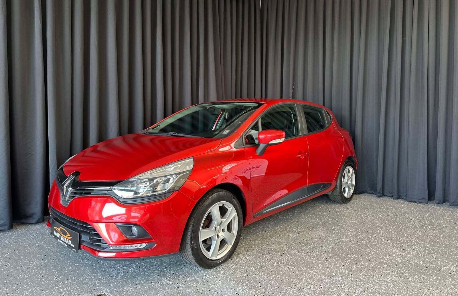 Rød Renault Clio IV fra 2017