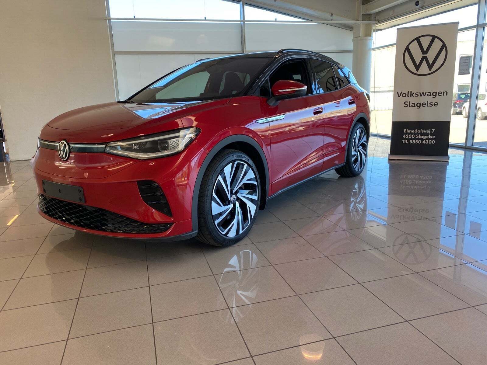 Rød VW ID.4 fra 2021 set udefra