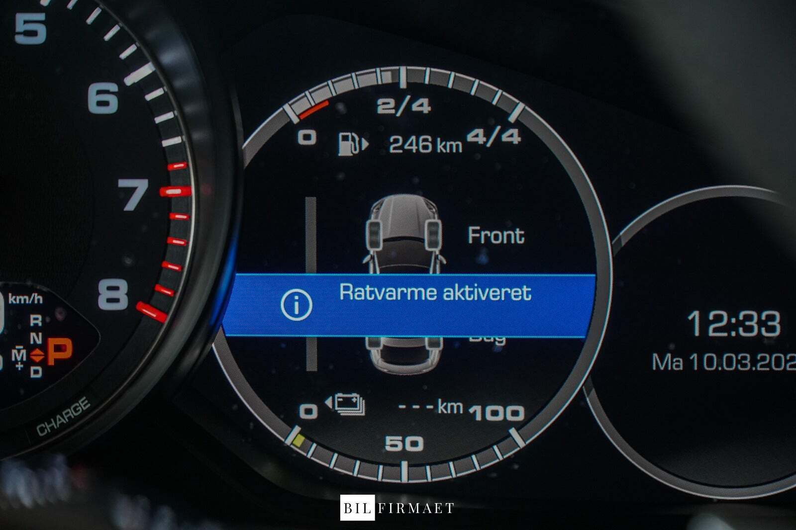 Sort Porsche Cayenne fra 2020 set indefra