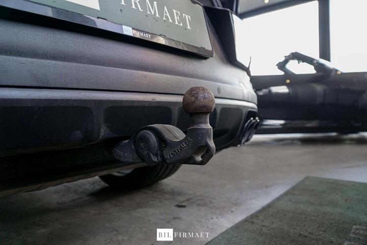 Sort Porsche Cayenne fra 2020 set udefra