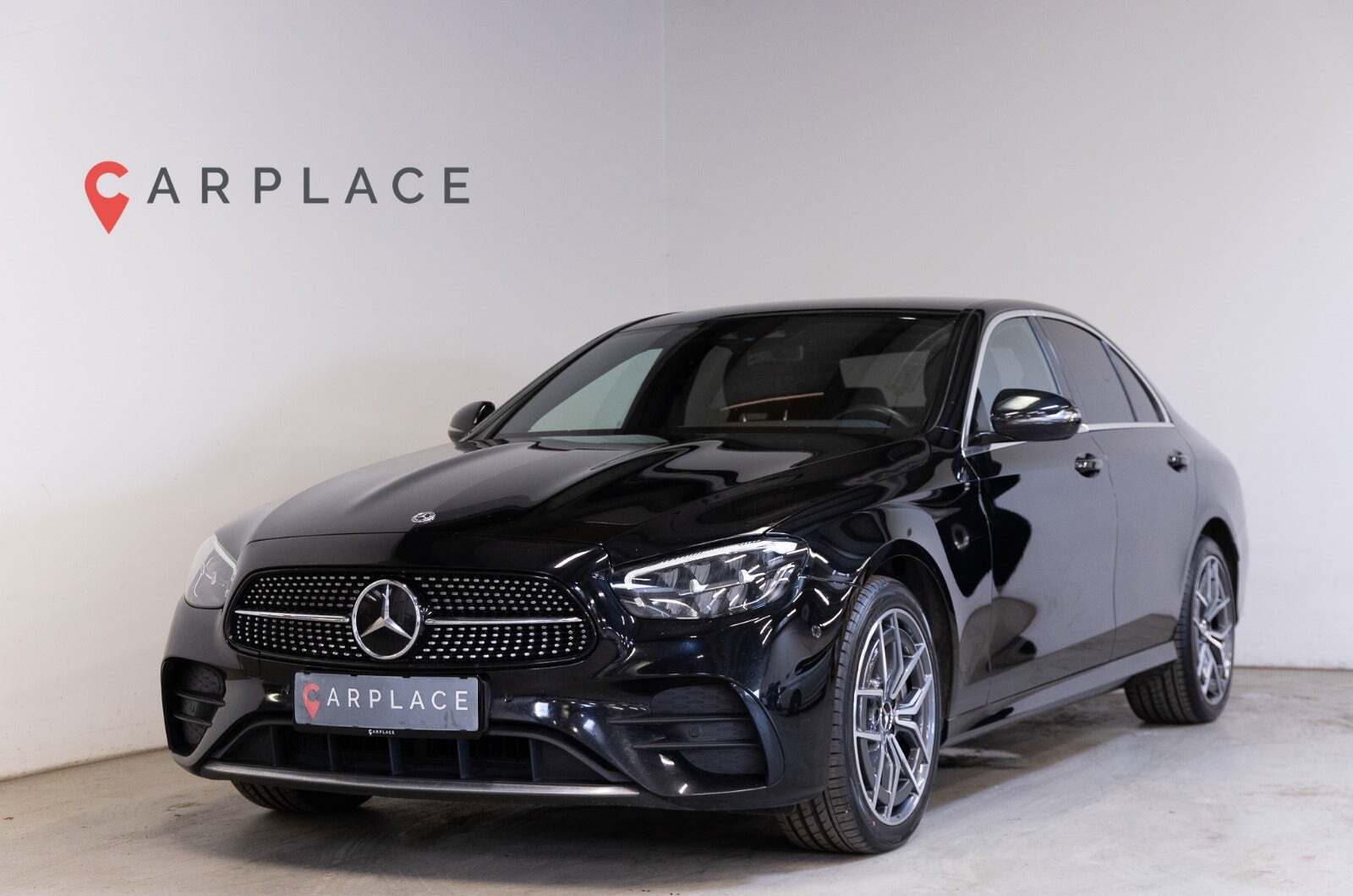 Sort Mercedes E300 e fra 2022 set udefra