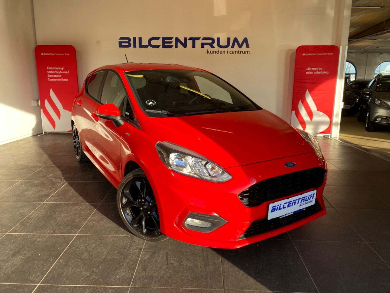 Rød Ford Fiesta fra 2018 set udefra