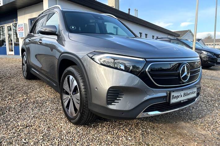 Grå Mercedes EQB 250 fra 2023 set udefra