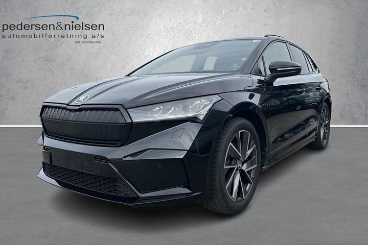 Sort Skoda Enyaq iV fra 2022 set udefra