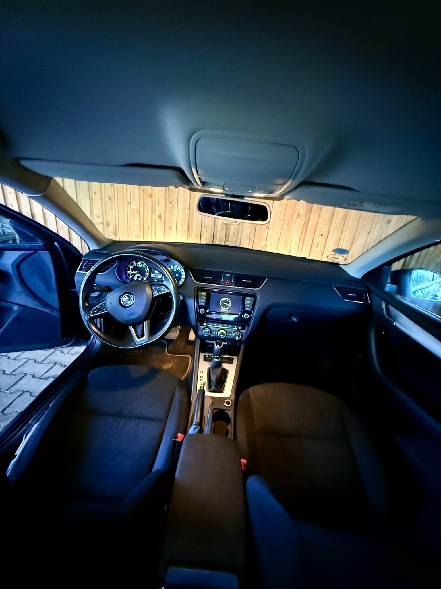 Sort Skoda Octavia fra 2015