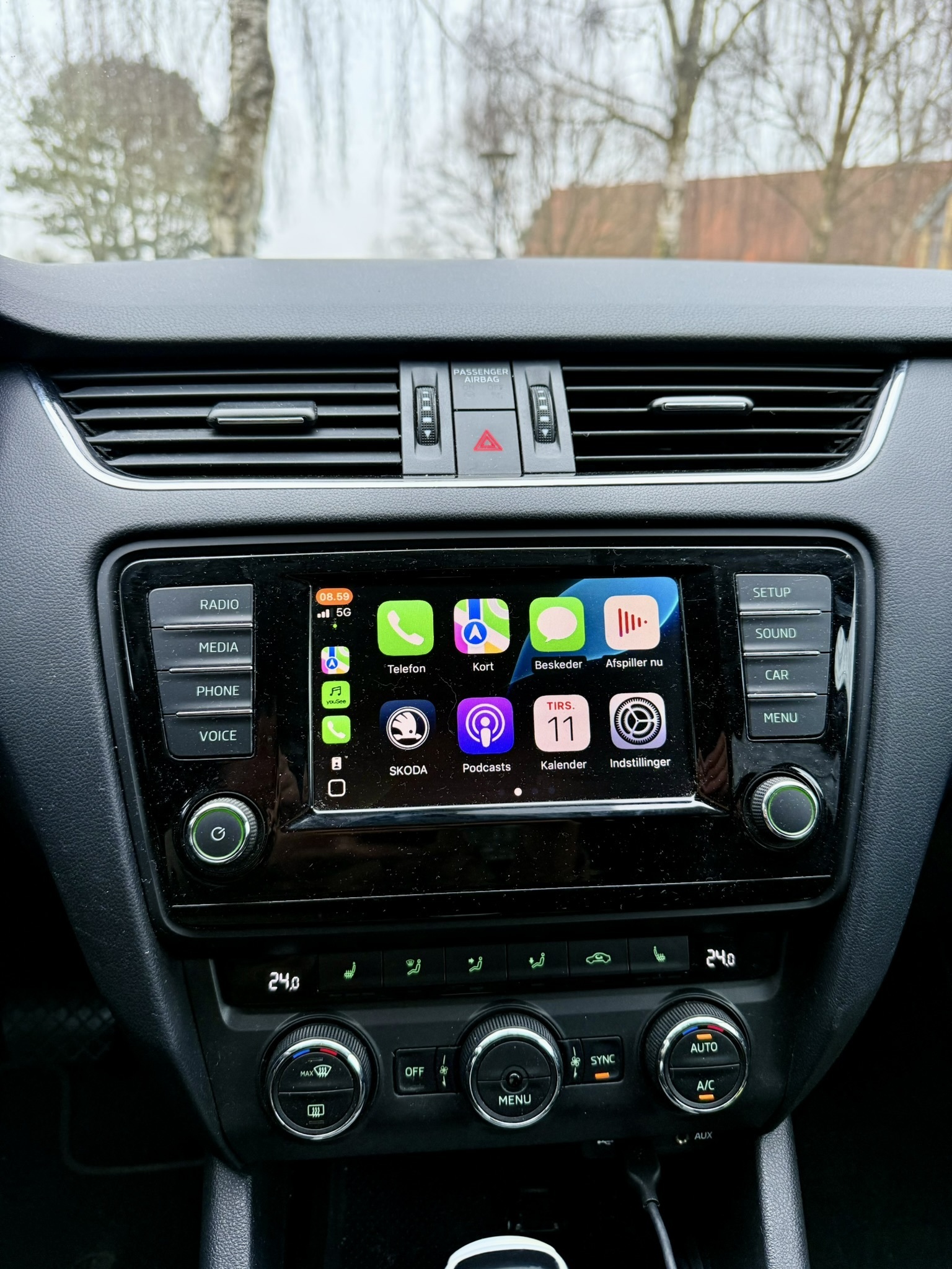 Sort Skoda Octavia fra 2015