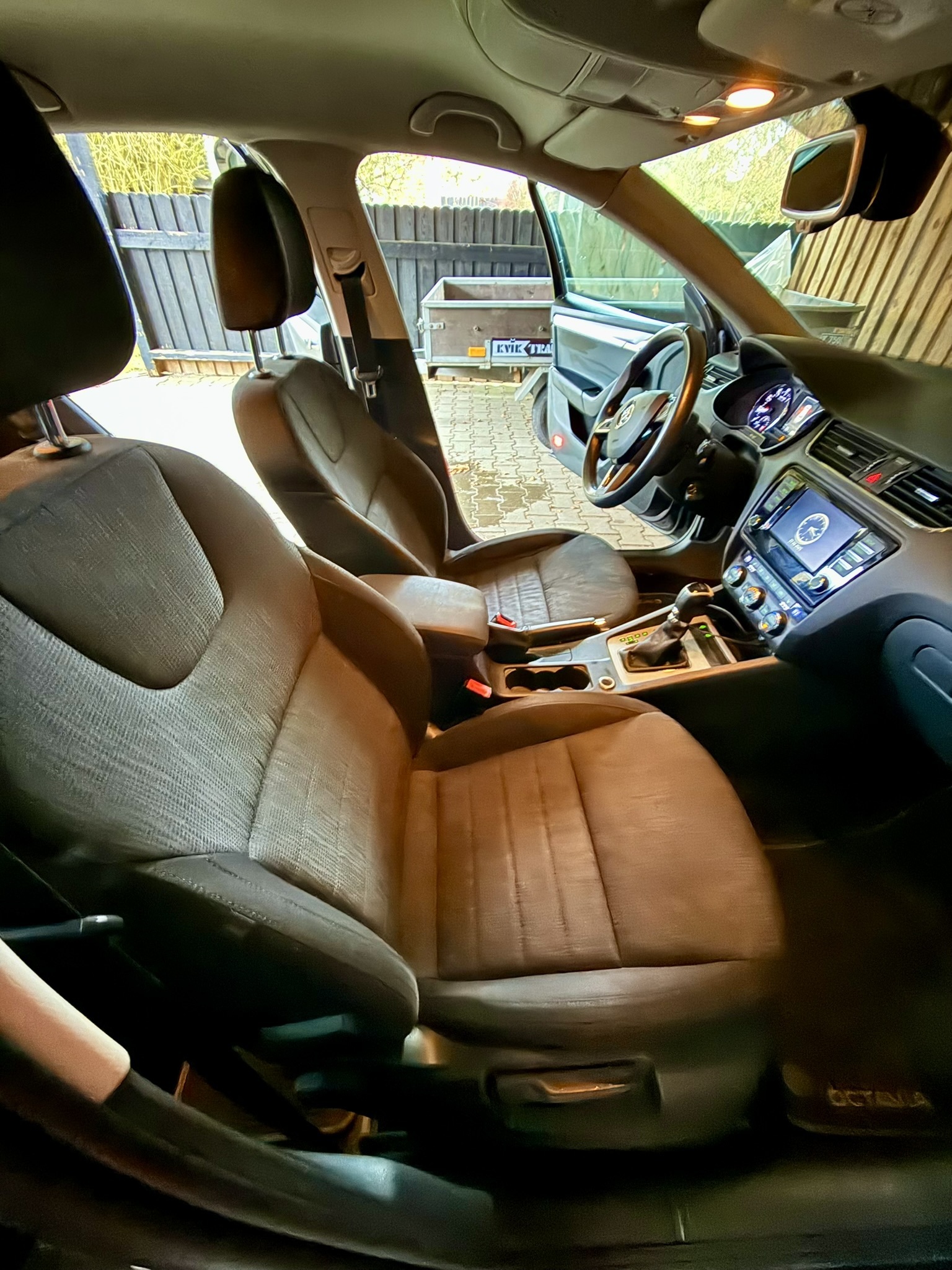 Sort Skoda Octavia fra 2015