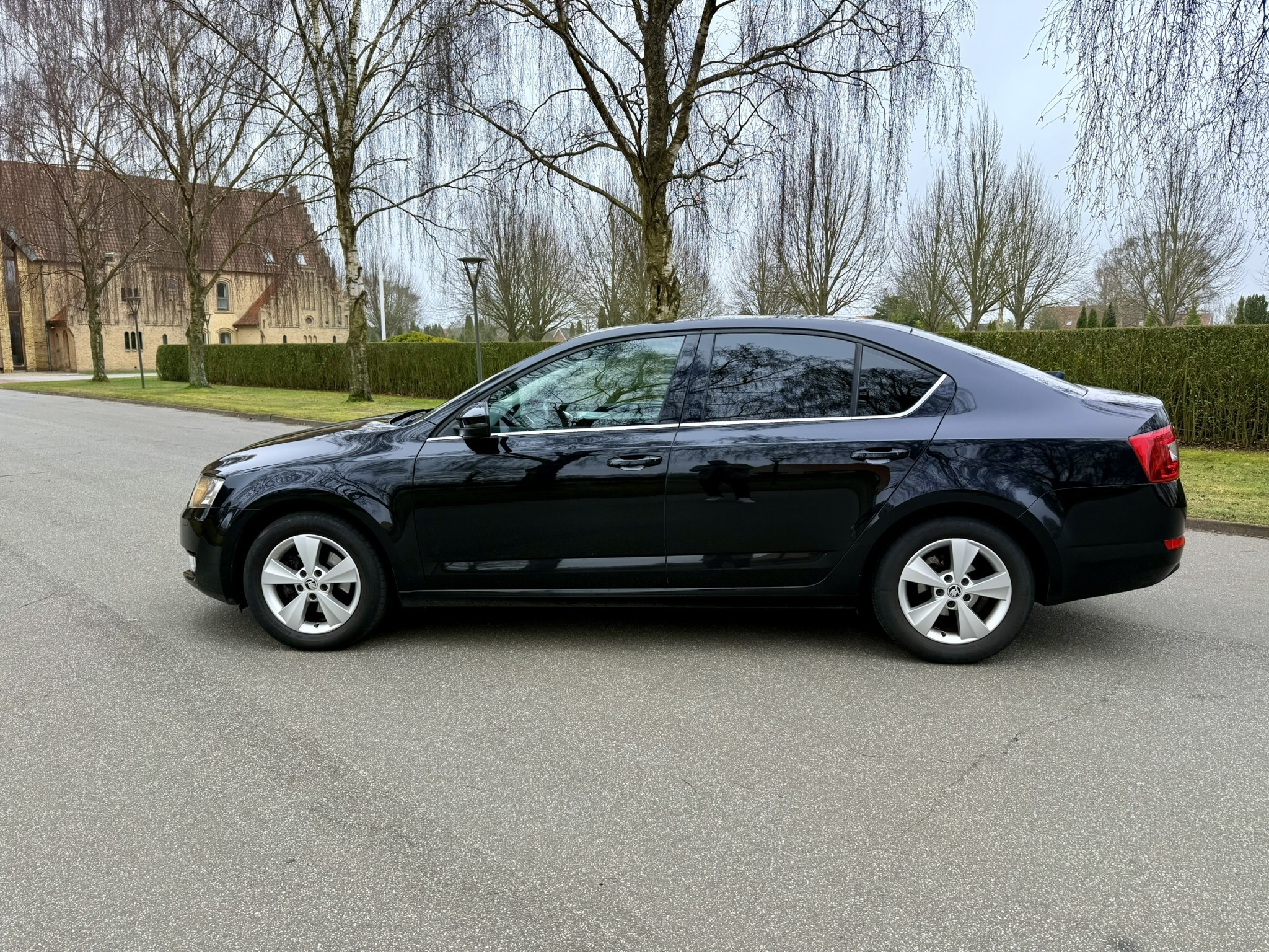 Sort Skoda Octavia fra 2015
